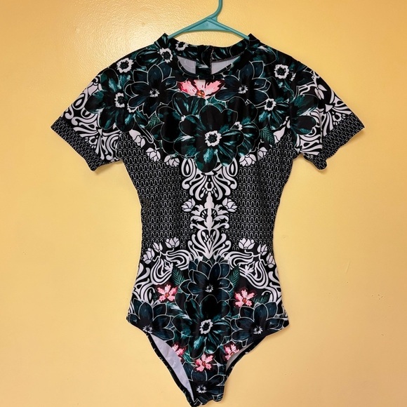 Other - Shoulder Covered Bathing Suit 🩱